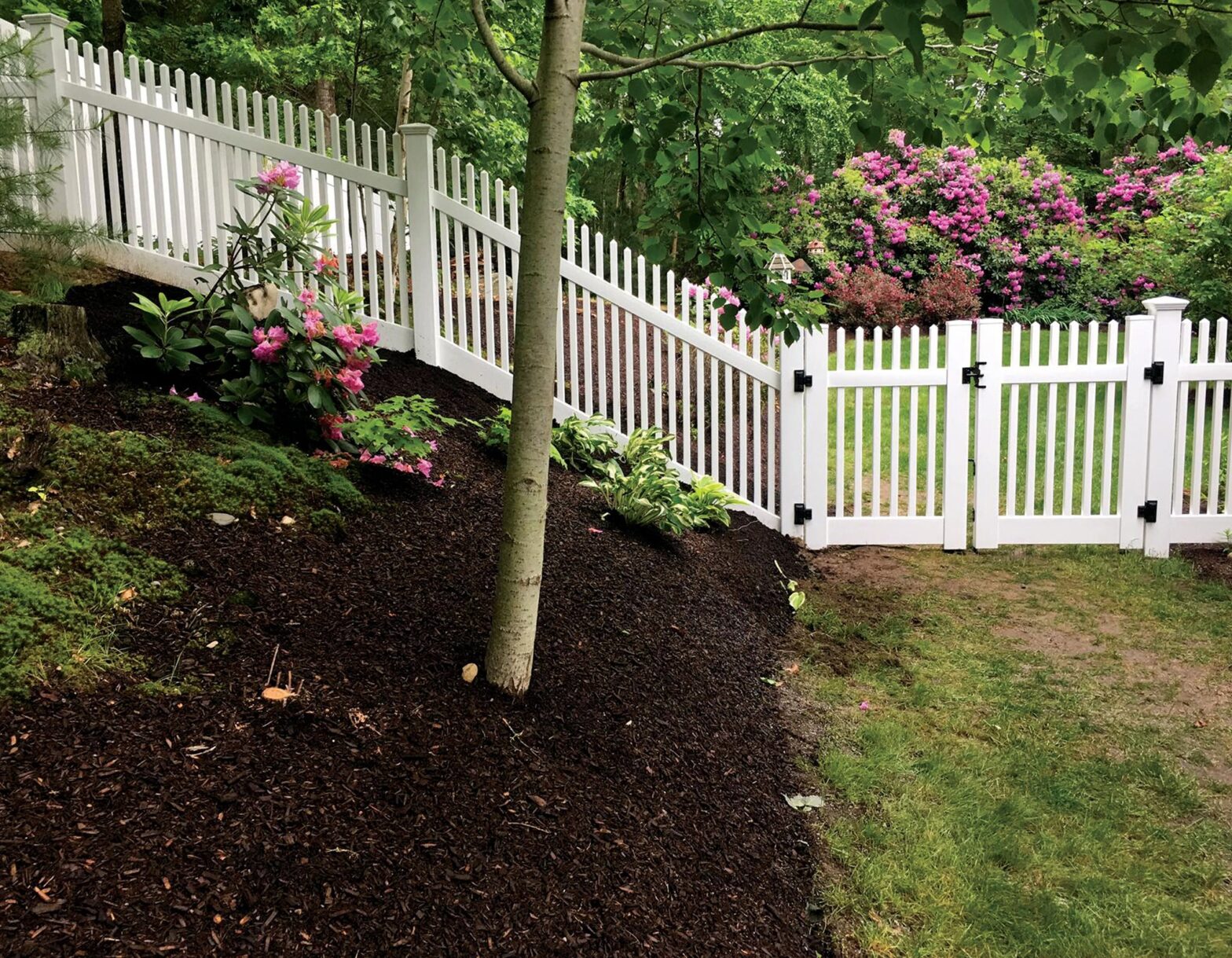 Photo of a Massachusetts vinyl fence